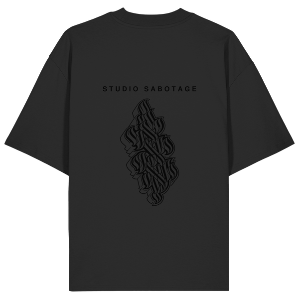 Studio Sabotage Organic Oversize Shirt, Rückansicht mit Wordmark und Brandmark